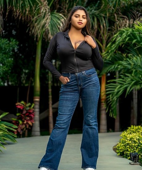 Elakkiya Rajendran perfect star gallery