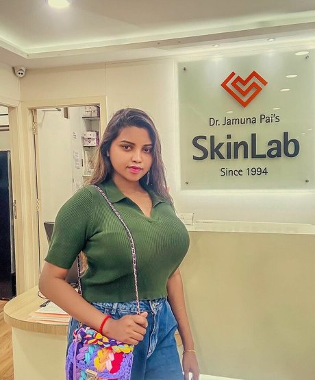 Elakkiya Rajendran exclusive star gallery