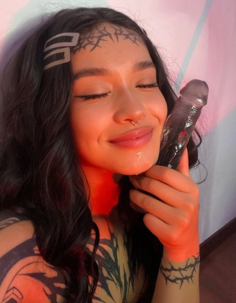 Milaxfairyy hot model pic