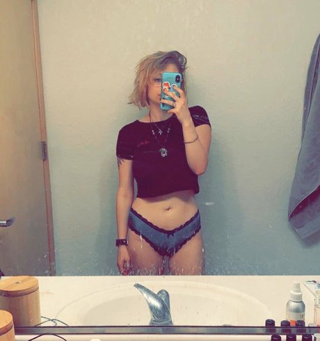 Curthobain erotic pornstar pics