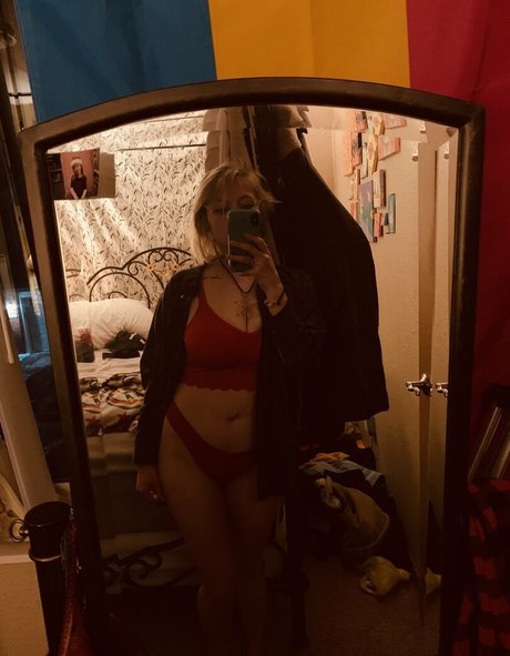 Curthobain pretty pornstar pic