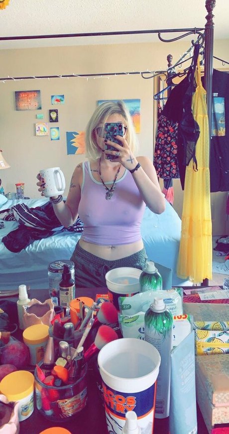 Curthobain sexy model pics