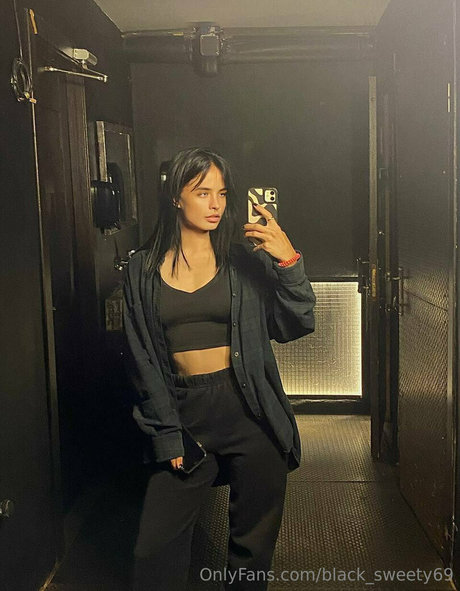 karinasweety69 perfect actress pic