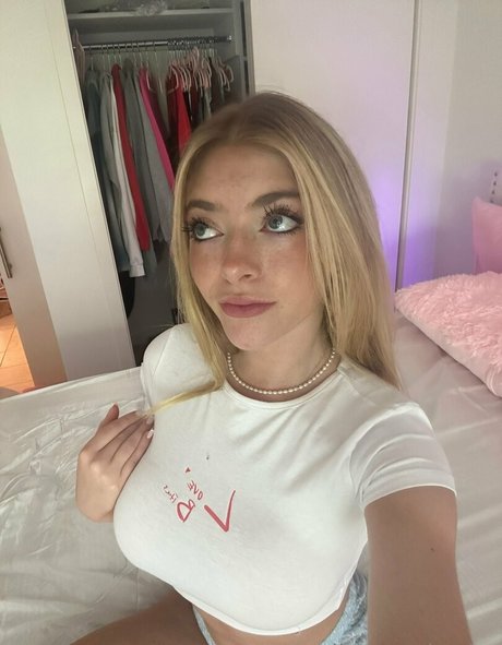 rileymaetwo exclusive star pic