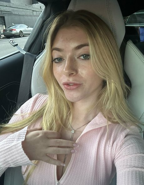 rileymaetwo art pornstar photos