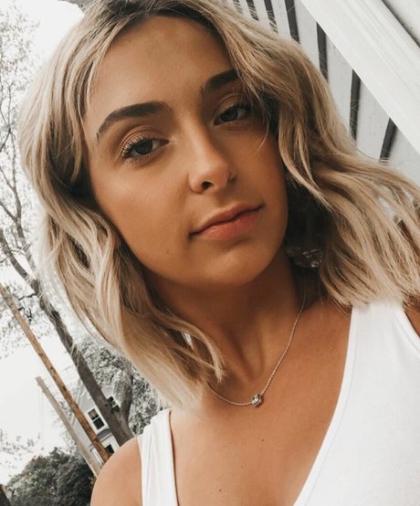 Samantha Copp model sexy pics