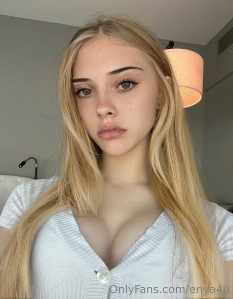 enya4u beautiful model img