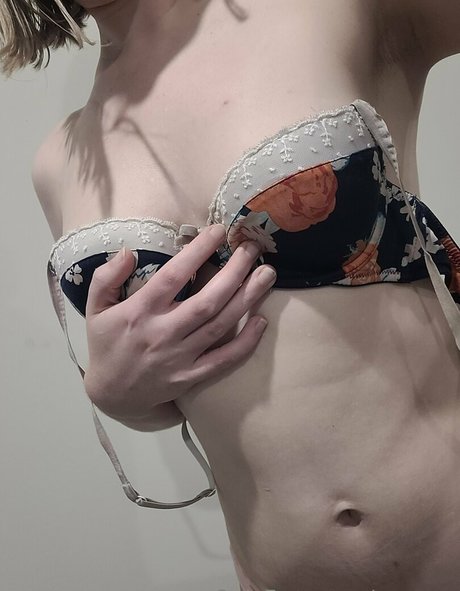 emmya model naked picture