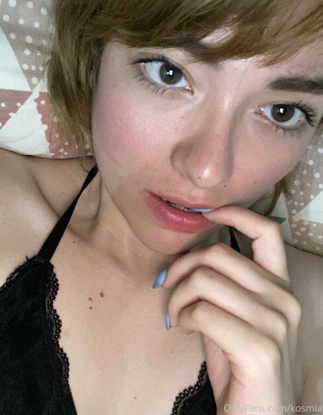 Dronae beautiful model image