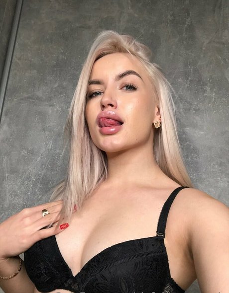 blonde shemale onlyfans hot xxx picture