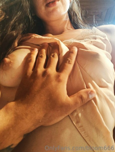 bloom666 model nude gallery