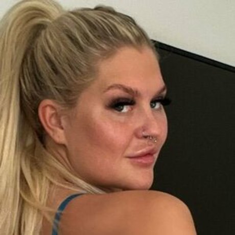 Shannon Henderson pornographic model picture