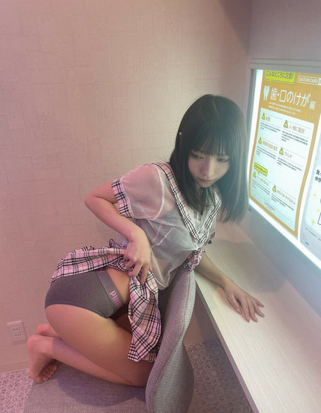 Izuchinono model exclusive pics