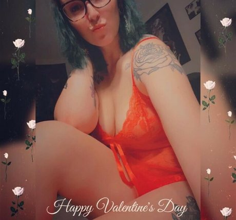 Curious Creature xxx pornstar img