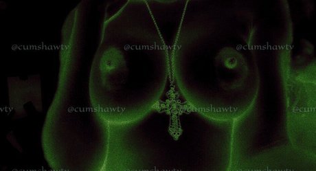 Cumshawty model porn picture