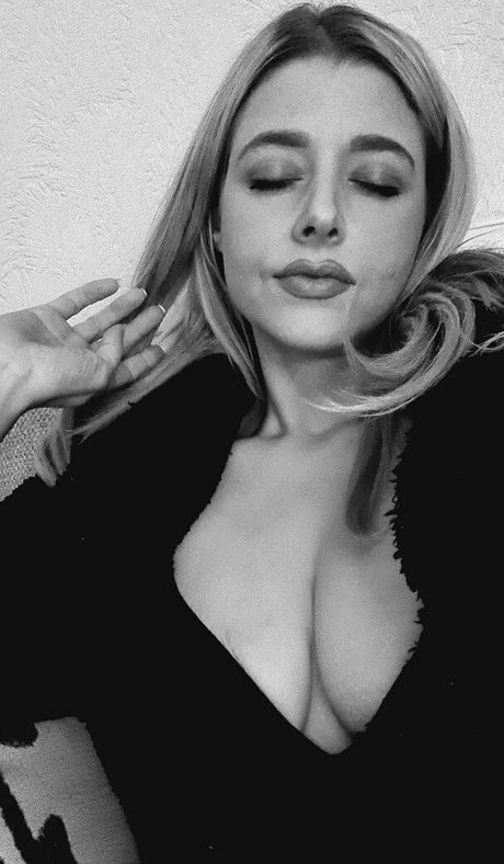 maloryfox star adult img