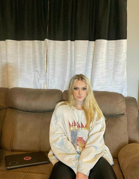 bloomingblake pornstar naked photo