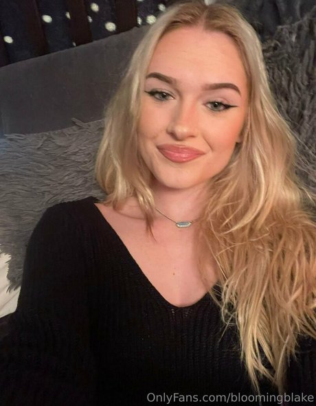 bloomingblake pretty actress pics