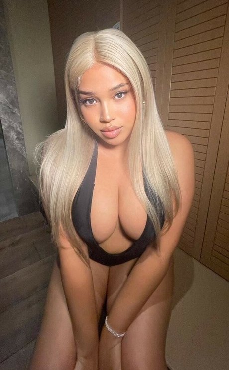 Spicymorena nudes model pics