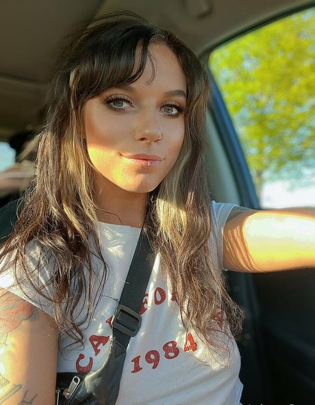 Ela Rose star pretty images