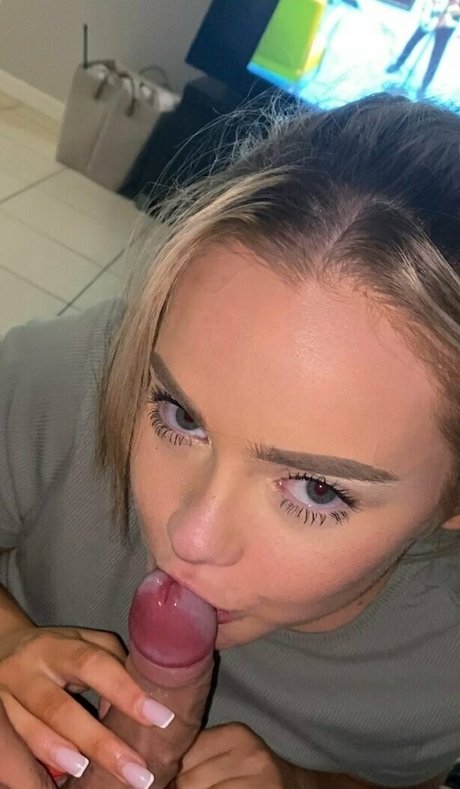 harleymaree hot model image