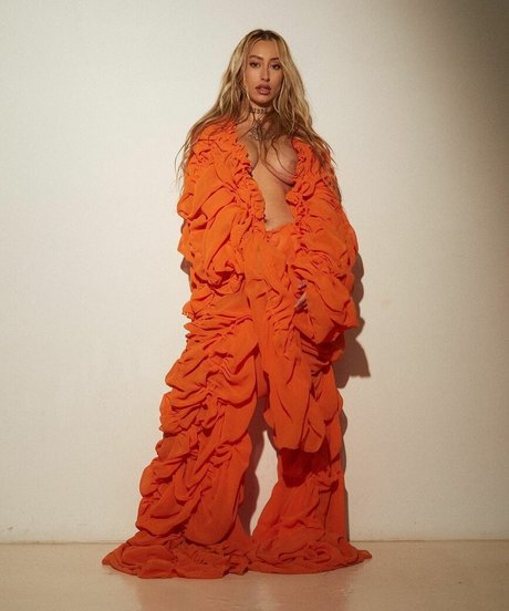 larataylorbb pornstar art img