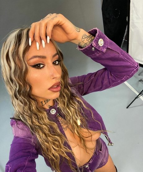 larataylorbb star nude pictures