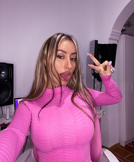 larataylorbb sex pornstar photos