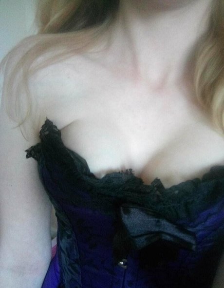 naughtywifeynextdoor pornographic model gallery