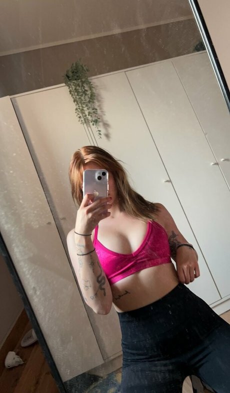 Lil Lau pornstar nude picture