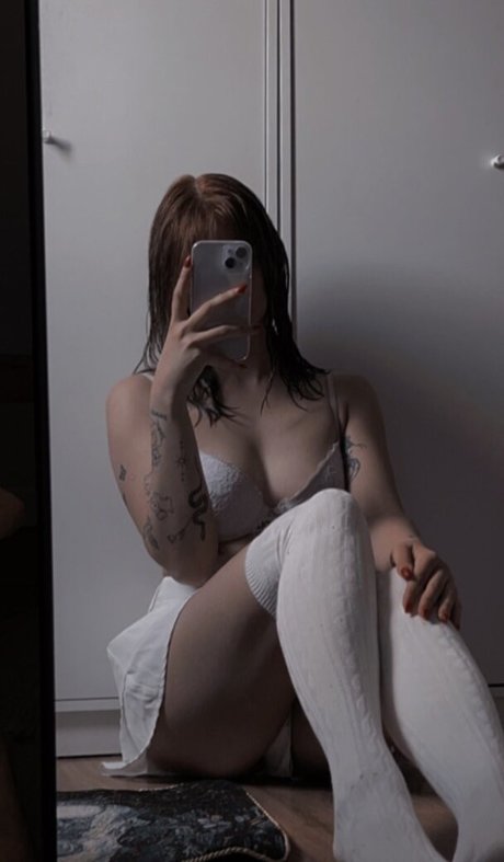 Lil Lau erotic actress img