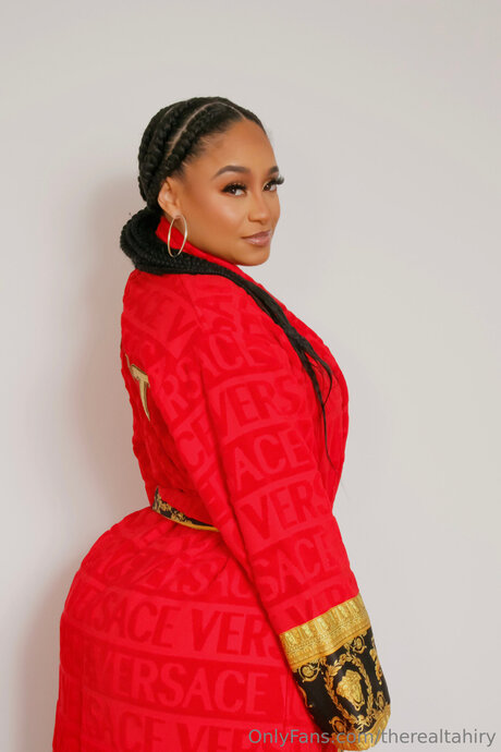 therealtahiry model hot photo