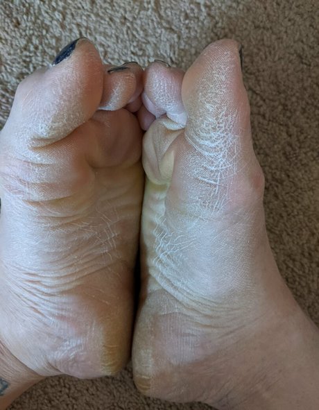 flirtyf33t94 star sexy photo