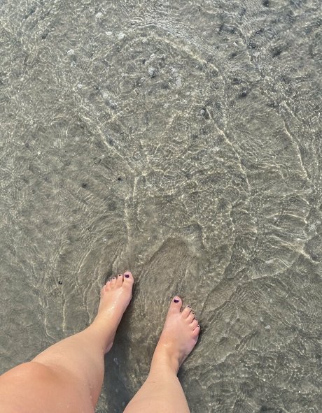 sarasoles2324 hot actress image