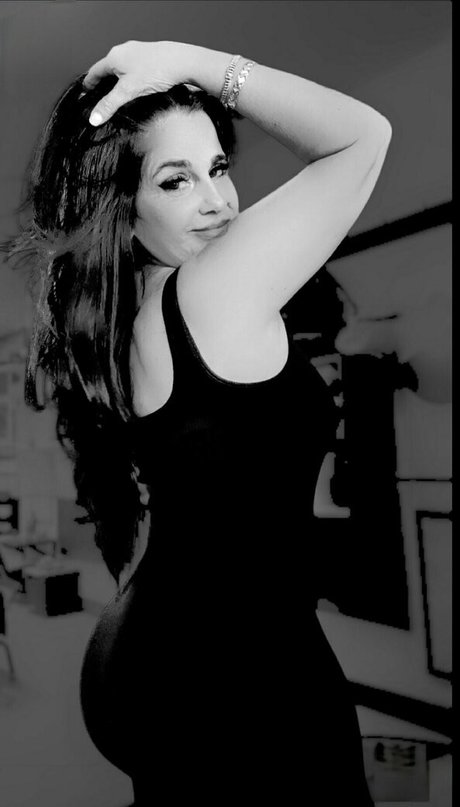 Evelyn Alvarez model free pics