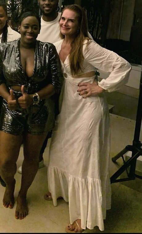 Brooke Shields pretty actress img