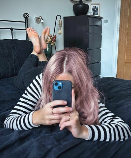 Graceful Feet exclusive pornstar archive