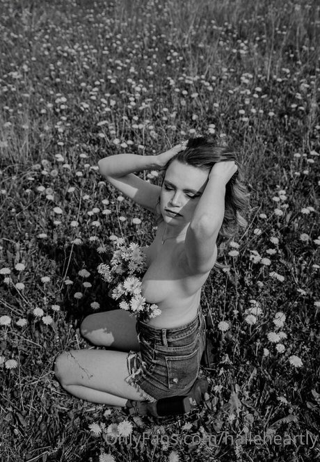 halleheartly star nudes galleries