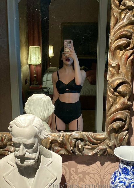 callmelucilla art actress photo