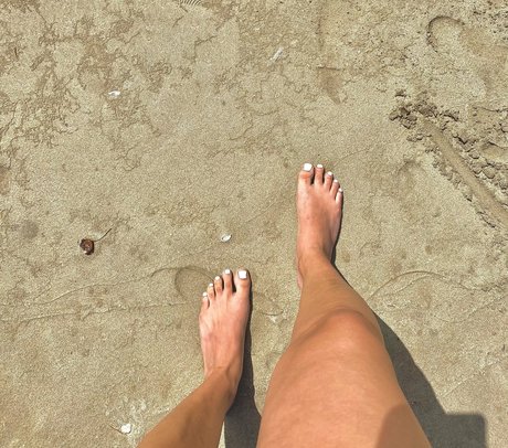 walkingaia art actress photos