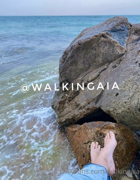 walkingaia star naked picture
