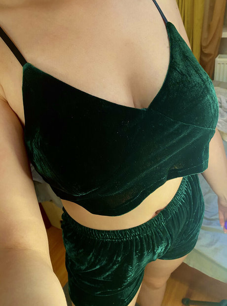 tomastevi nude star photos