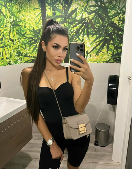 sweetlolaxx erotic pornstar picture