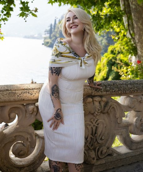 Isabella Bloom art pornstar picture