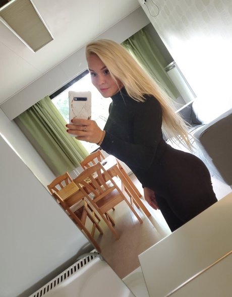 Emilia Linden pornstar erotic pic