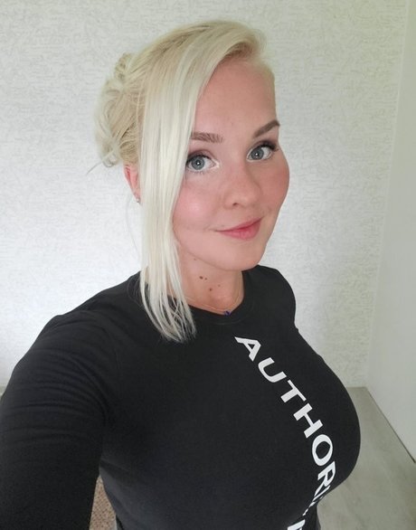 Emilia Linden pornstar image