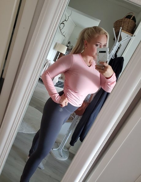 Emilia Linden sexy actress picture