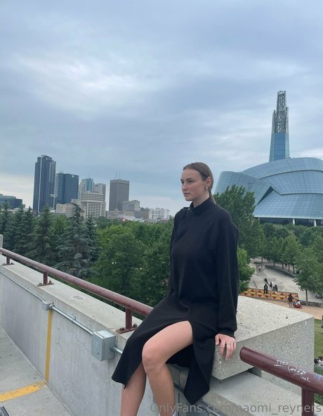 Naomi Reyners model nice photo