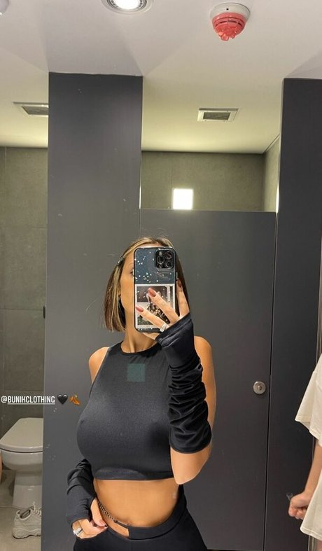 Carola Almiron hd model photo