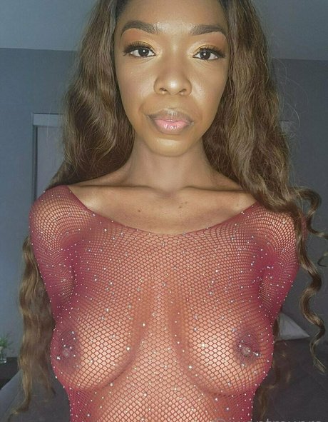 munromoans nude star photo